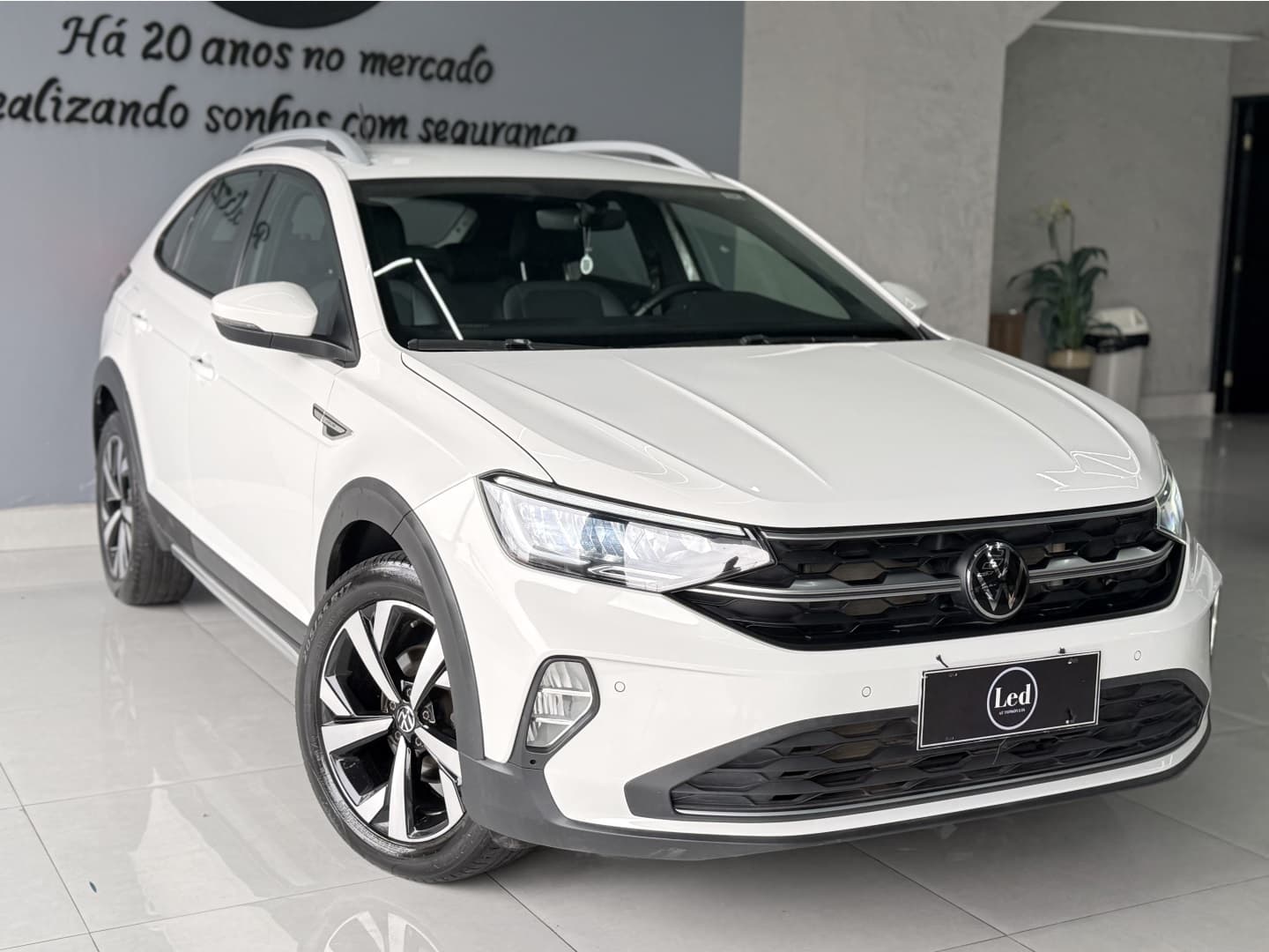 VOLKSWAGEN NIVUS 1.0 200 TSI TOTAL FLEX HIGHLINE AUTOMÁTICO
